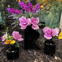 Handmade Pretty Black Vases With Artificial Flowers 