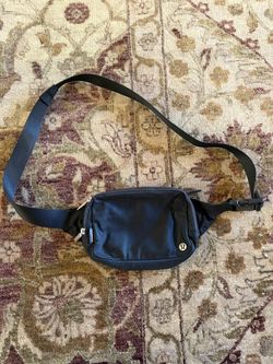 Lululemon Everywhere Fanny pack