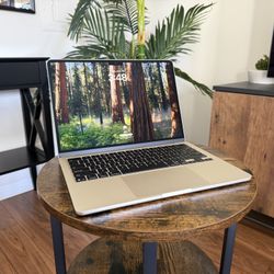 MacBook Air M4 Laptop 13” Starlight With 24gb RAM