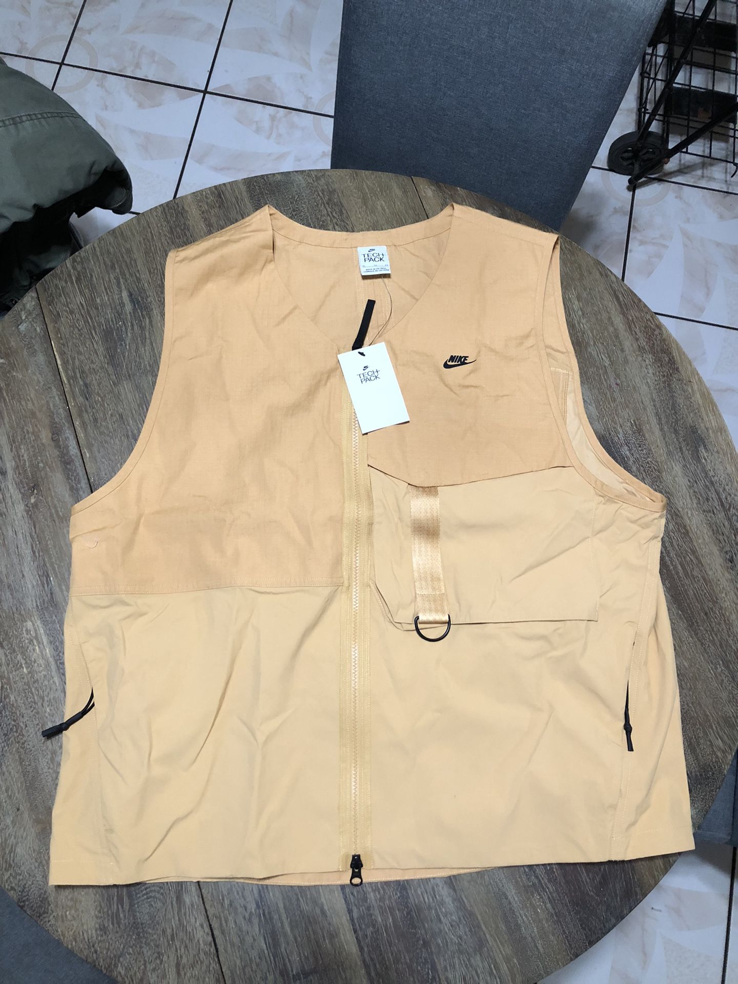 Nike Tech Men’s Utility Vest Size X Large 
