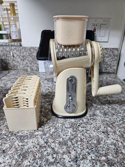 Cheese grater/veggie-fruit slicer
