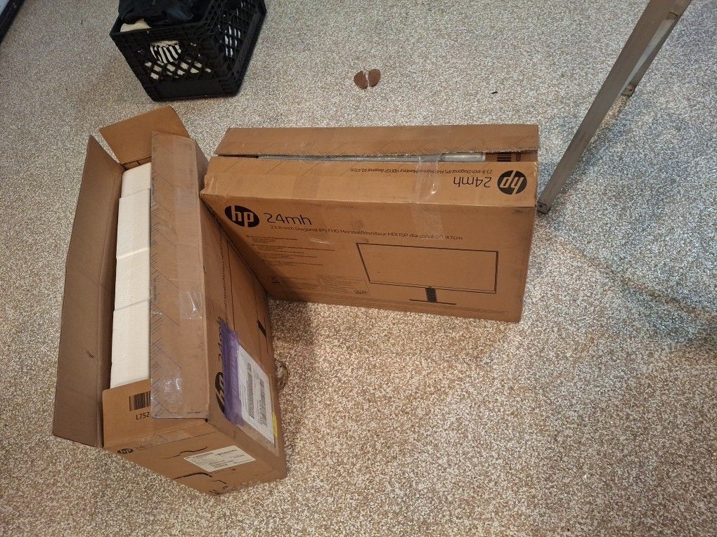 2 PC Monitors