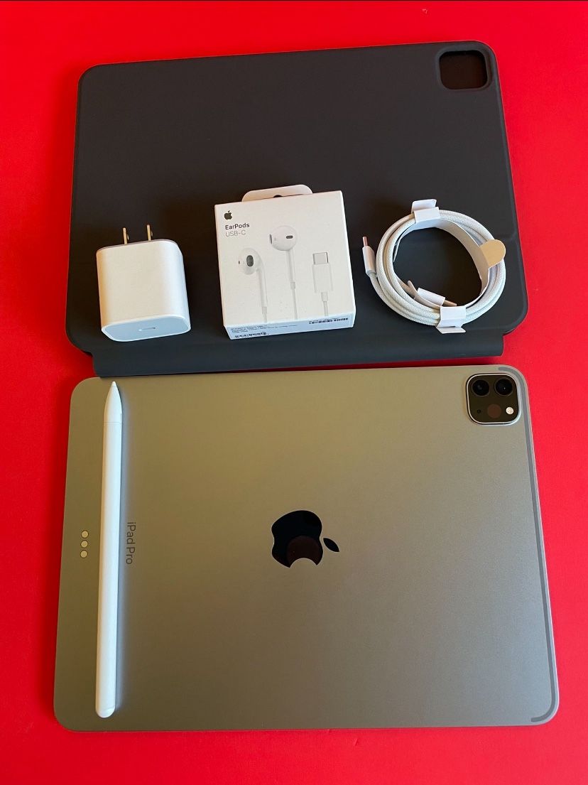 128GB Apple IPad Pro 11” 4th Generation (2022 Model / M2 chip ) with Keyboard, pen & Accessories (512GB $850)
