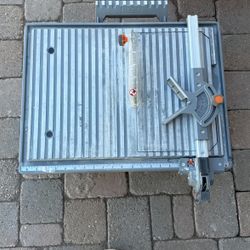 Rigid 7 Inch Table Top Wet Tile Saw 