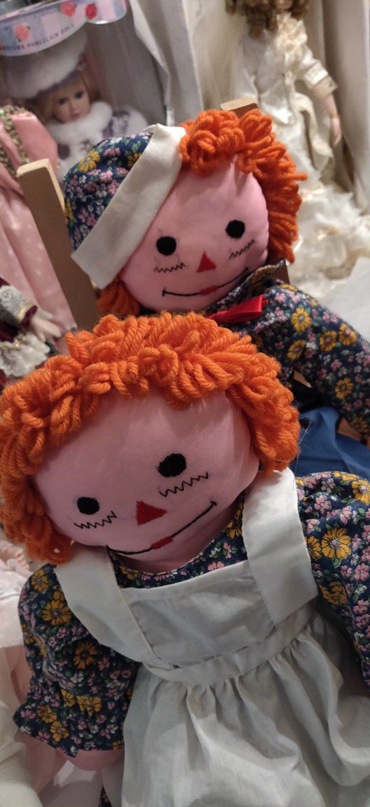 *REDUCED* Raggedy Ann & Andy Dolls Each With Large Collectible Ceramic  Mugs