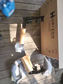 BRAND NEW HITCH