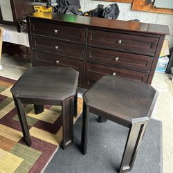 2 End Tables 