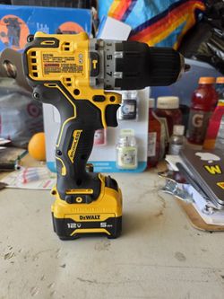 Dewalt 8/8 Hummer Drill Driver 12v