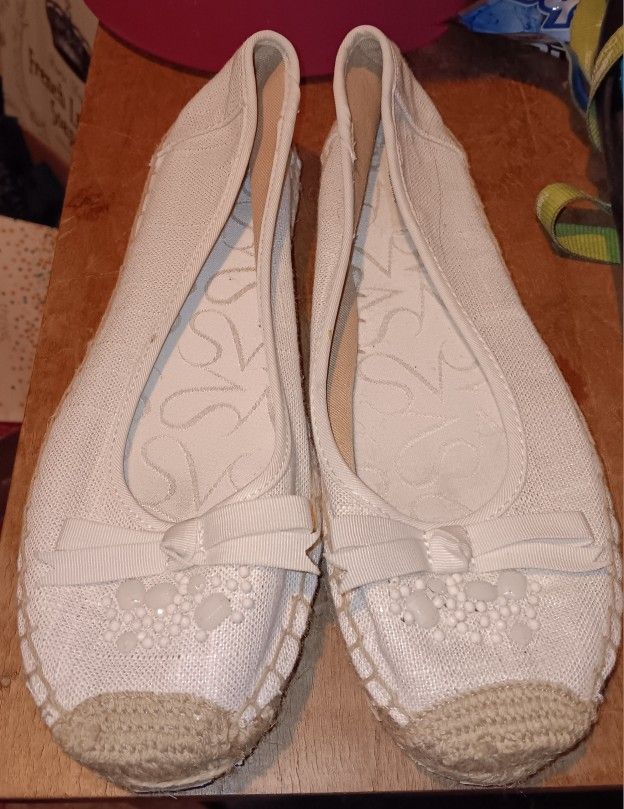 Vintage Vera Wang Flats Size 9