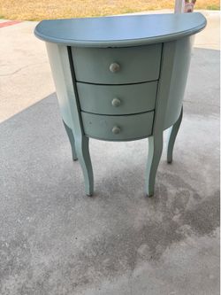 Table/Nightstand with 3 drawers