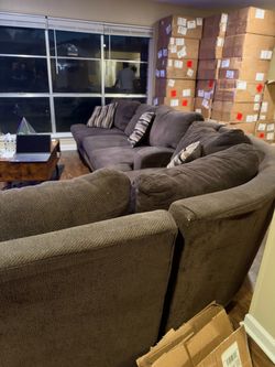 Large Sectional Couch – Great Condition!