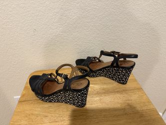 Women's Clarks Amelia Avery Leather Wedge Sandals in size 9.5