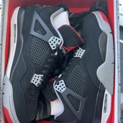 Bred 4s Size 11.5 Ds