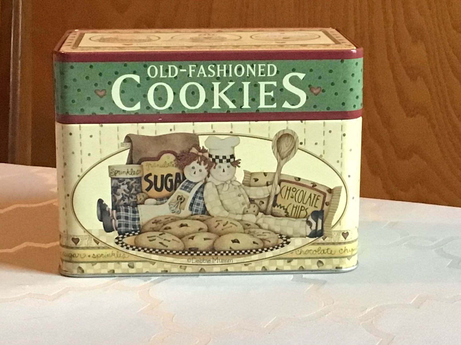 Debbie Mumm Old Fashioned Cookies recipe box.