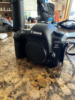 Canon 5DIV w battery grip side handle