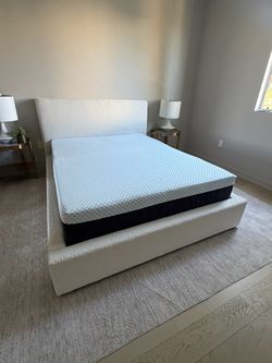 Luxury  memory foam Queen  size 12” New mattress in a plastic sealed.       Venta de colchones  Hablamos Español  ☎️📲call or Tex (213)713-74-89   Hab