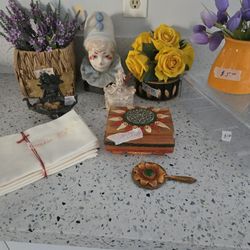 Artificial Flower Arrangements / ceramic vases / home decor  