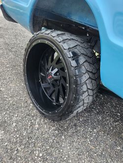 Set of 4 wheels and tires 24's on 33's