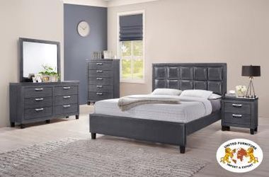 Queen bed with dresser and mirror