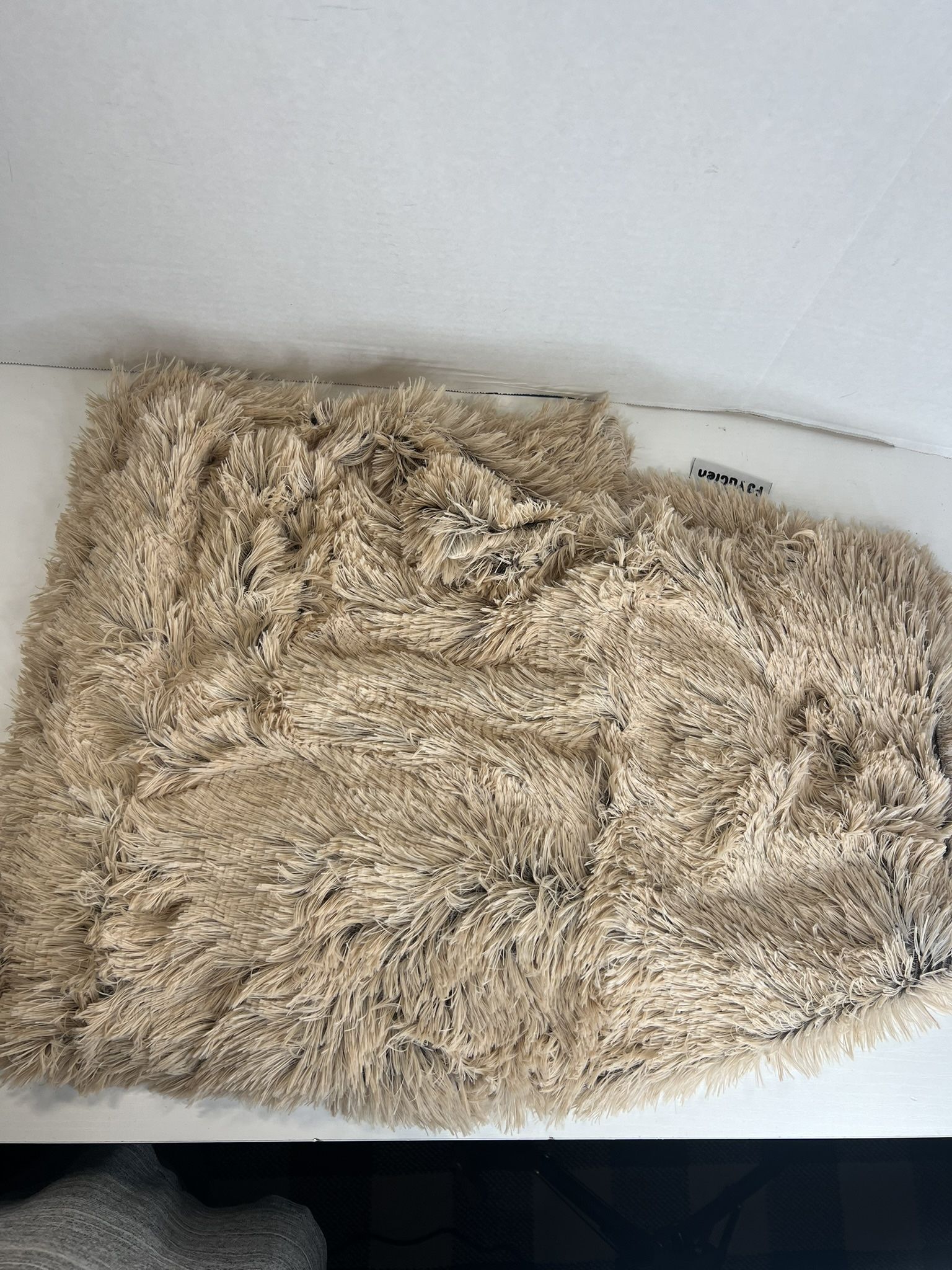 PJYUCIEN Fluffy Fleece Calming Pet Throw NEW