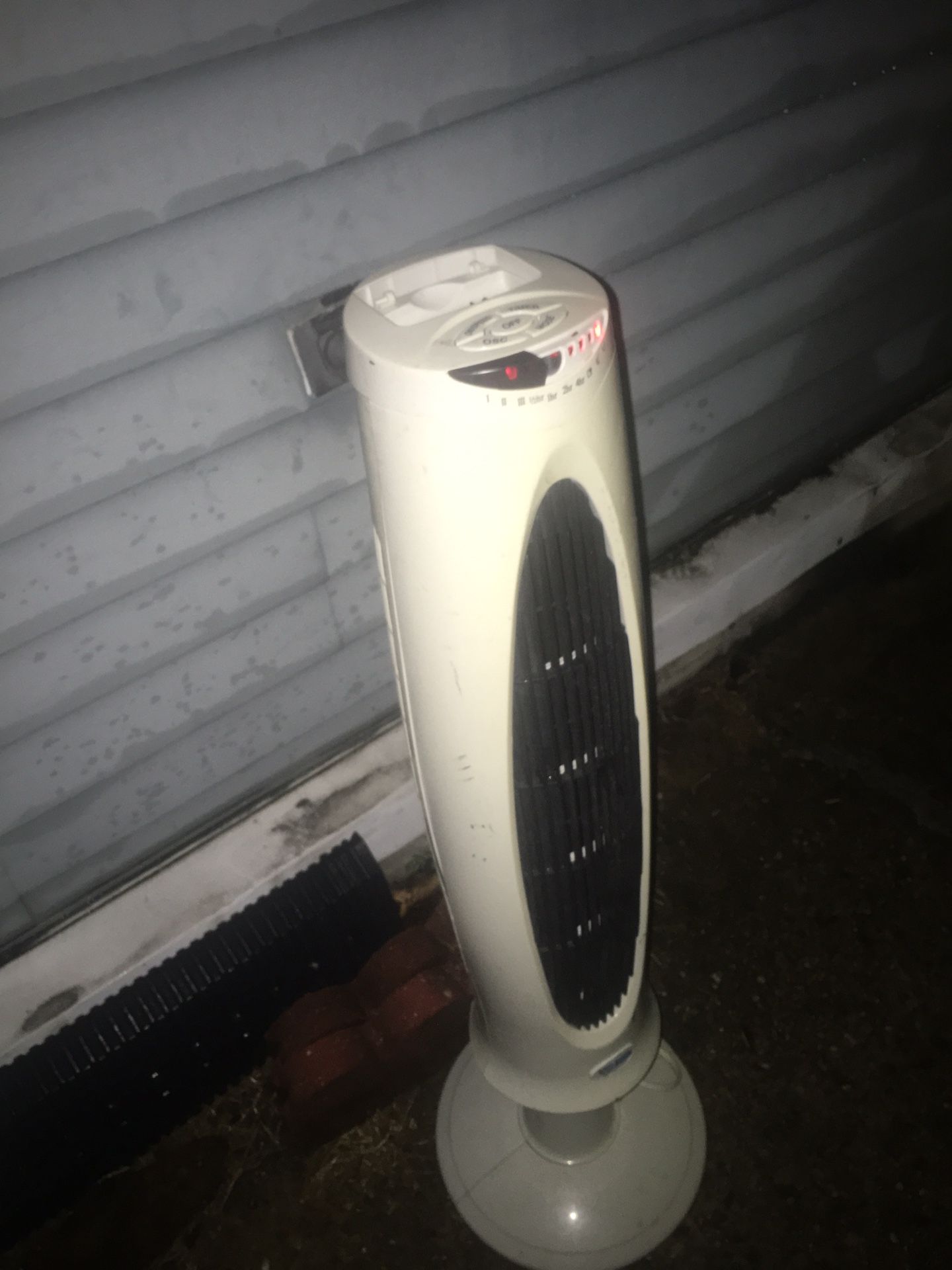 Rotating tower fan only 25