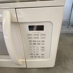 Microwave GE - Full Size. Read Details please.