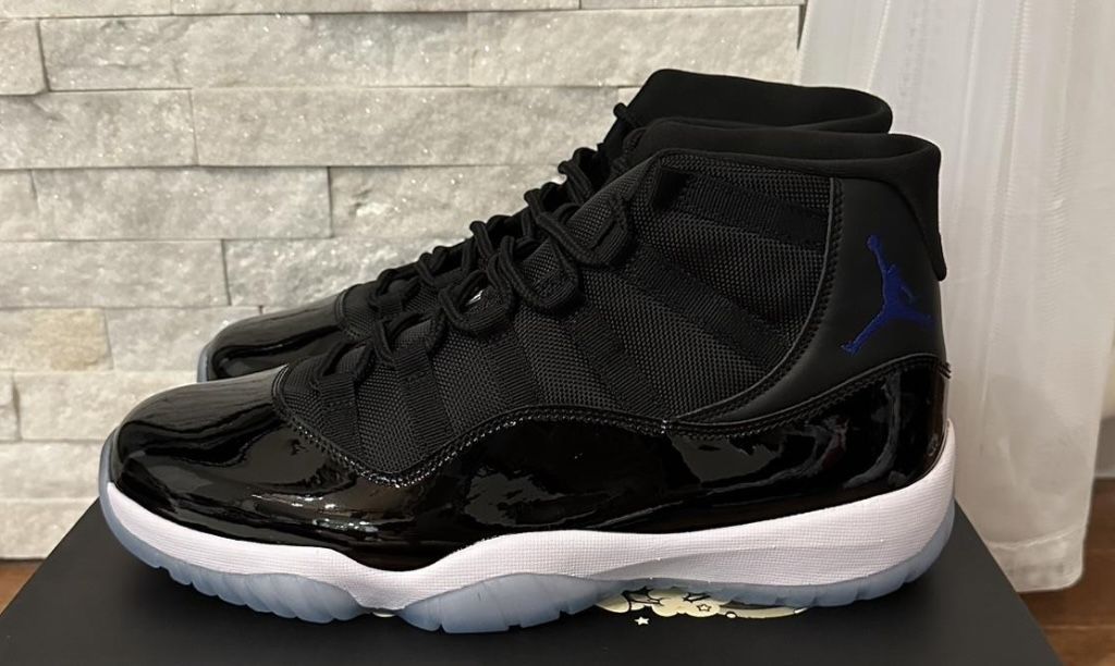 Jordan 11 Retro Black & Concord-White