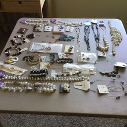 Table Of New Jewelry