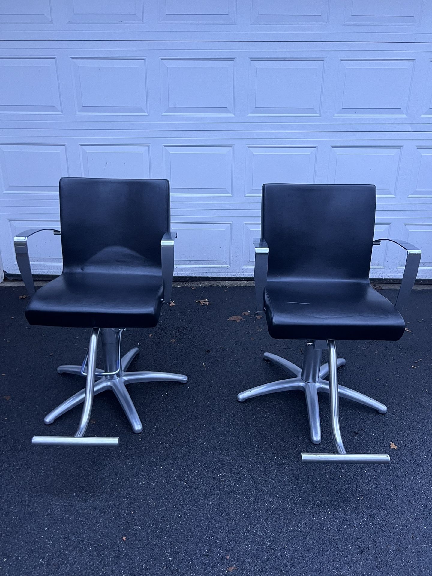 Salon Chairs And Mirrors