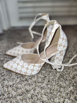 Women’s White and Gold Print Pointed Toe Lace Up Block Heel Pumps Size 7 - 7.5