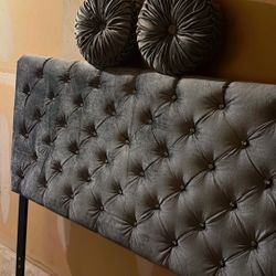 Queen Bedroom Set With Pillows 
