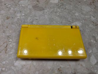 NINTENDO DS LITE LIMITED EDITION PIKACHU
