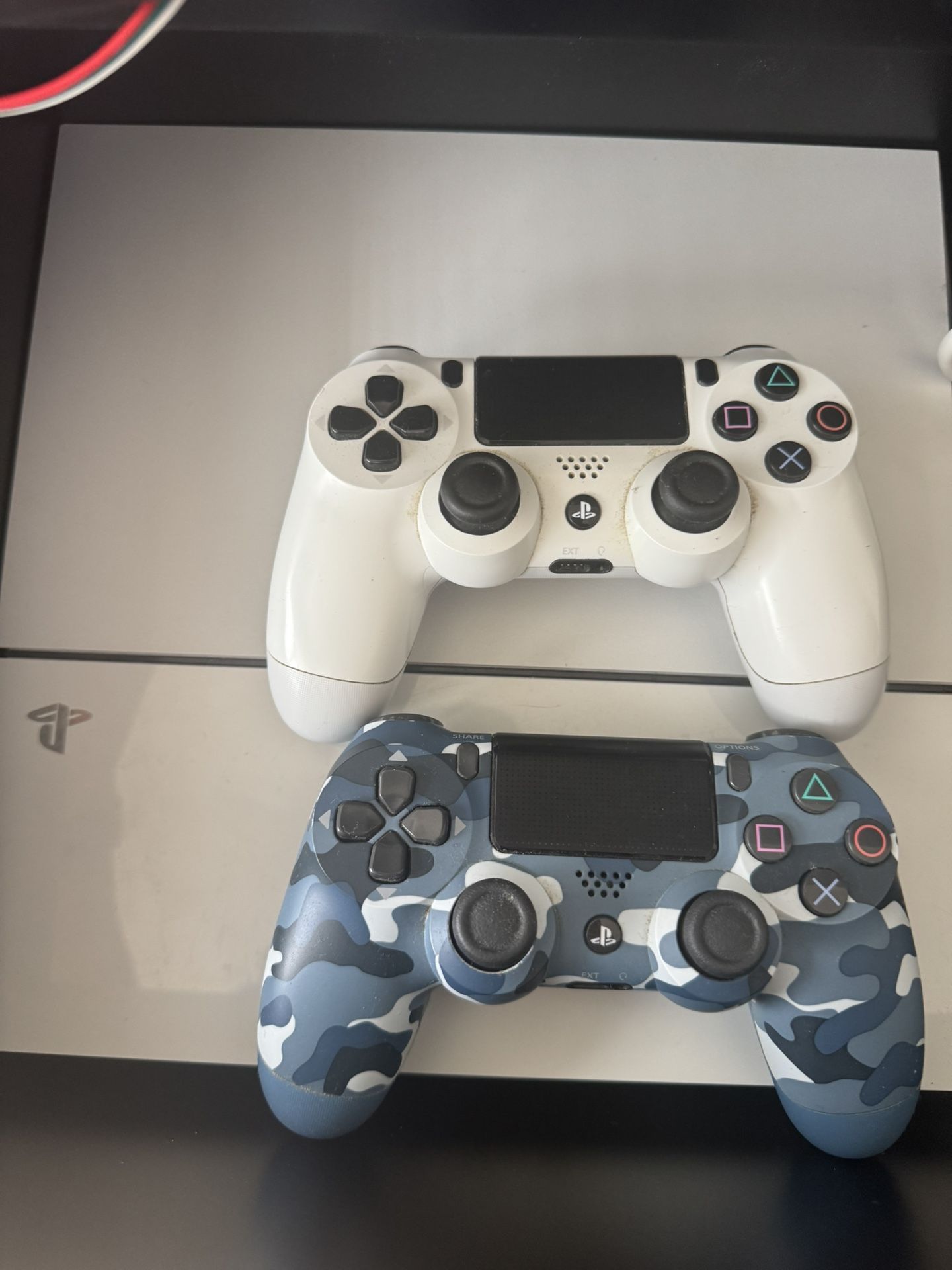 PS4 + 2 Controller + Games