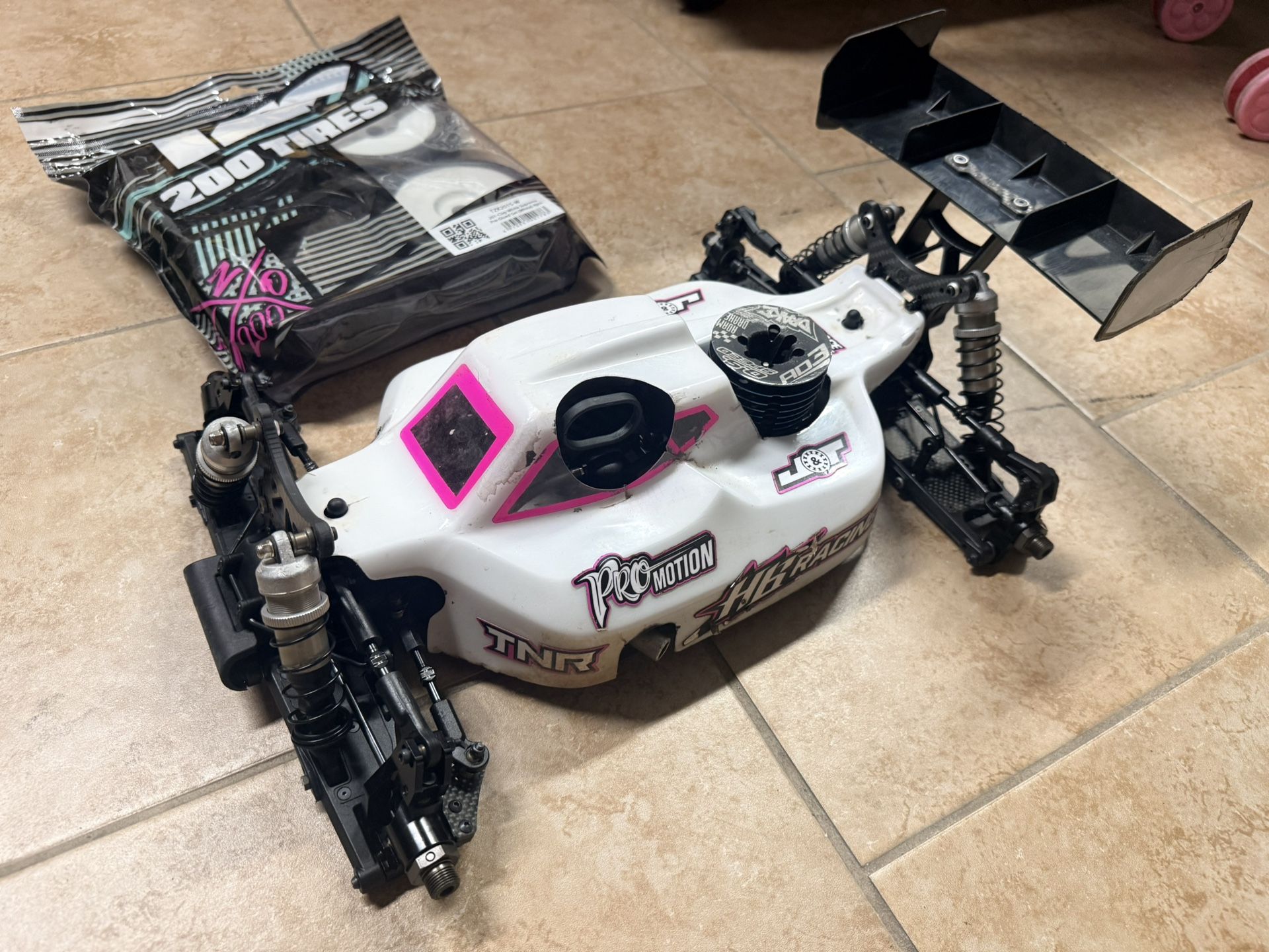 HB Racing D8 RS 1/8 Off-Road