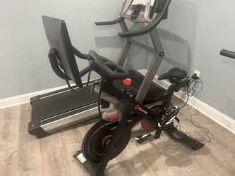 2021 Peloton Bike 3rd Gen Excellent Condition Low Usage - Jackson Township, NJ