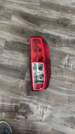 2005 - 2013 Nissan frontier right passenger tail light taillight