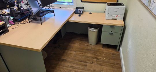 Free desk