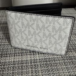 Michael Kors Cooper Billfold Passcase Wallet White MINT AUTHENTIC