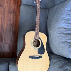 Acoustic Guitar (Yamaha F325D)
