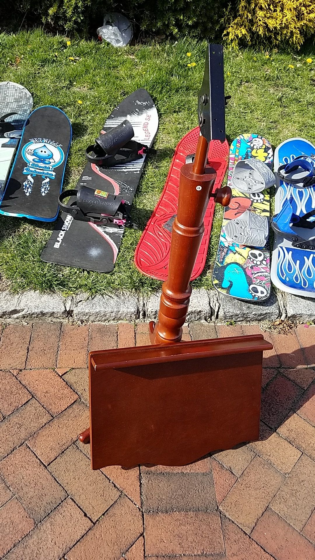 Wood violin stand