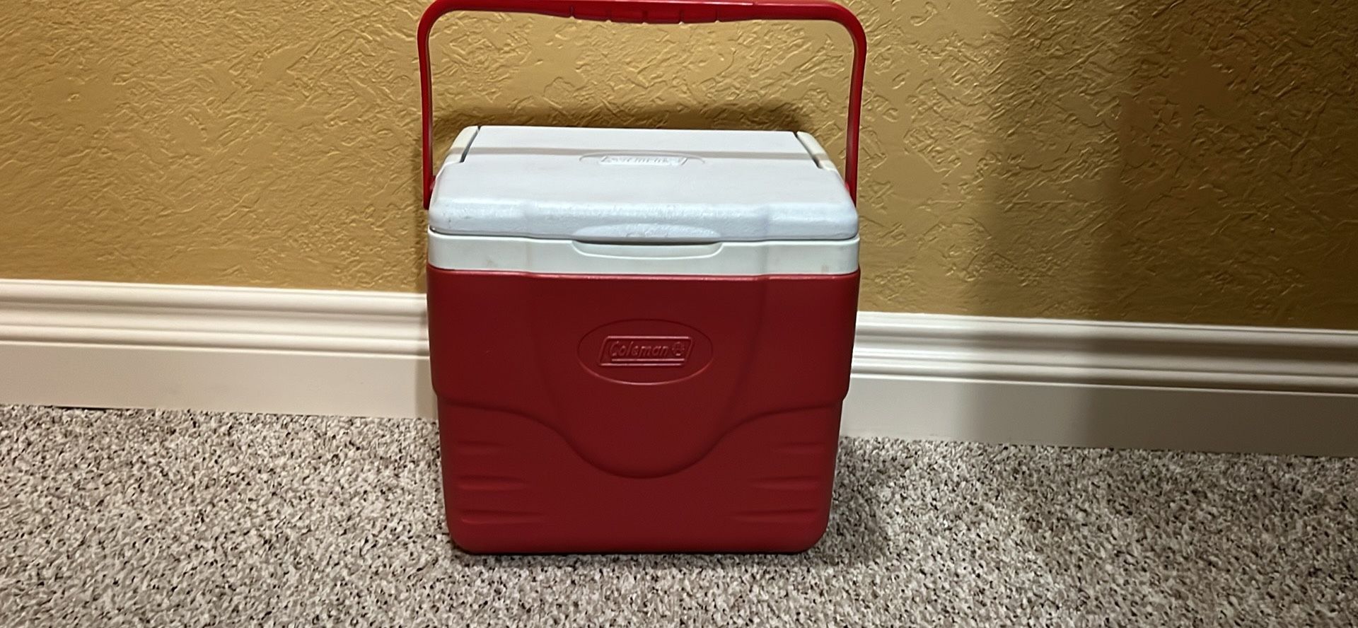 Coleman Personal Cooler Red Lunchbox 9 Quart Capacity 6209