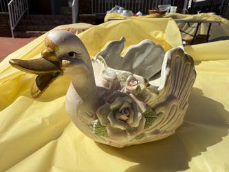Vintage Swan decor