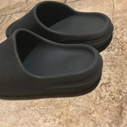 Grey Yeezy Slides Size 11 1/2