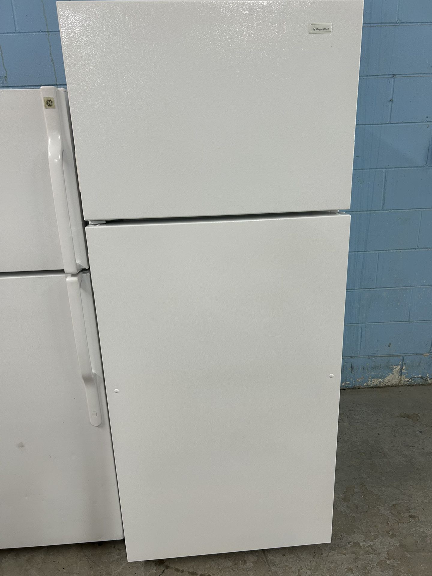 28” Wide 18 Cubic Foot Refrigerator 