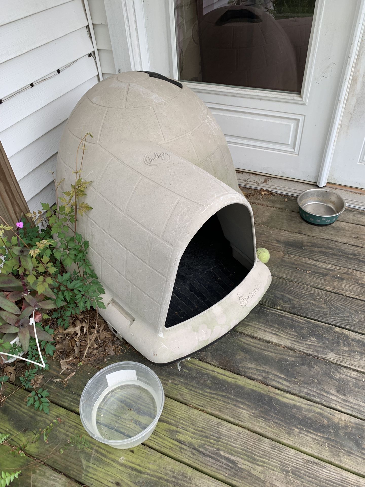 Petmate Indigo dog house