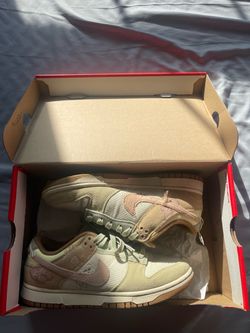 NIKE DUNK LOW women size 8