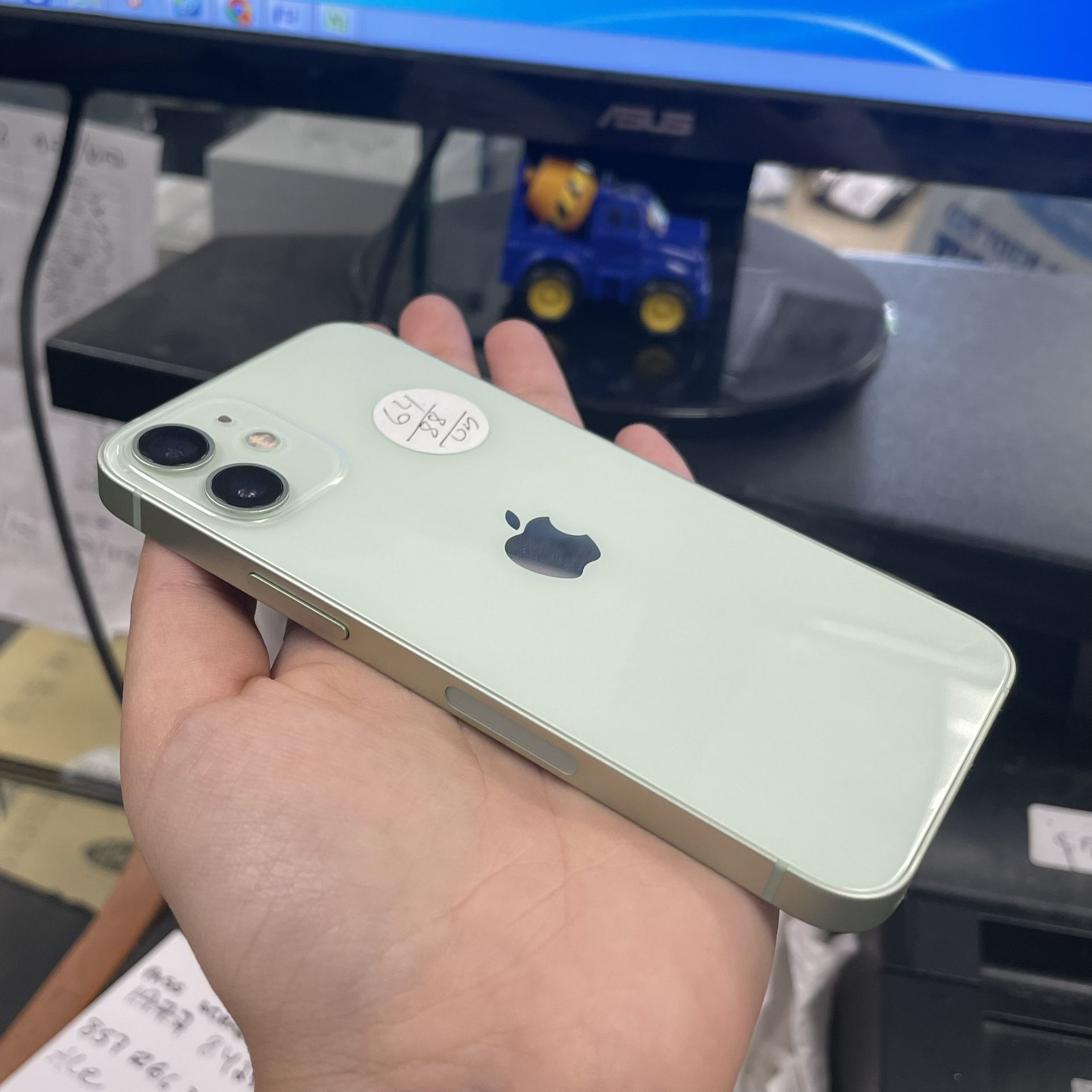 Iphone 12 mini 64 gb | Unlocked | Comes with Store warranty | Free charger and Cable