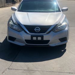 Clean 2017 Nissan Altima 
