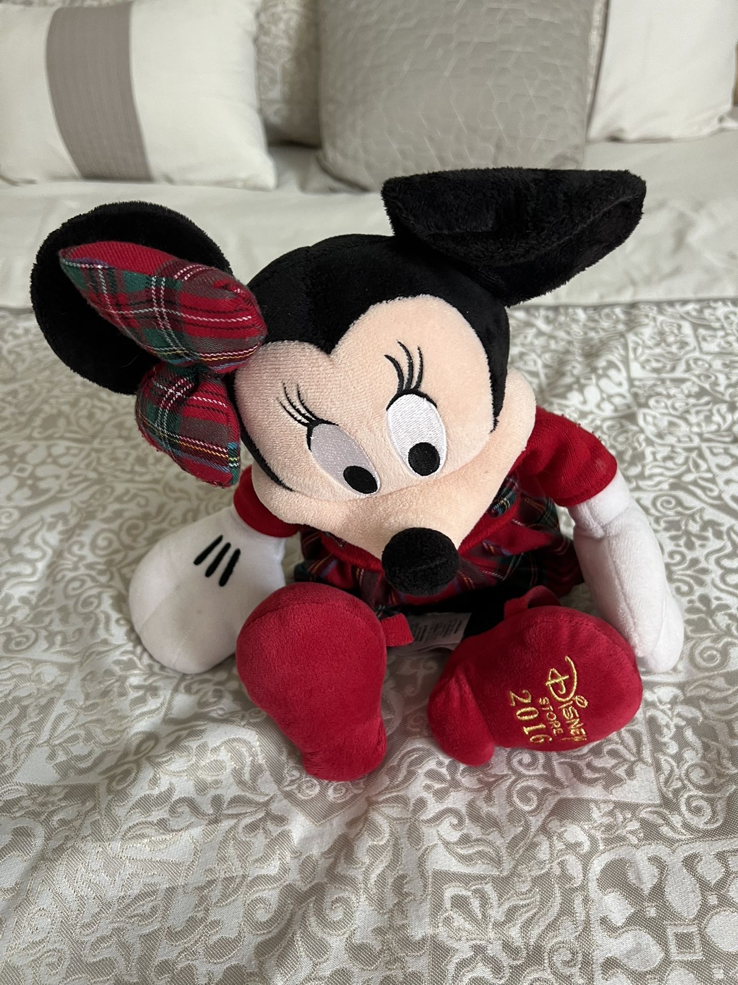 DISNEY 16" PLUSH HOLIDAY 2016 MINNIE MOUSE DOLL PLAID BOW CHRISTMAS