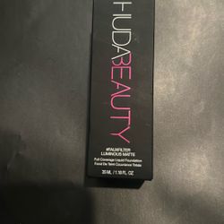  HUDA BEAUTY - Liquid Foundation